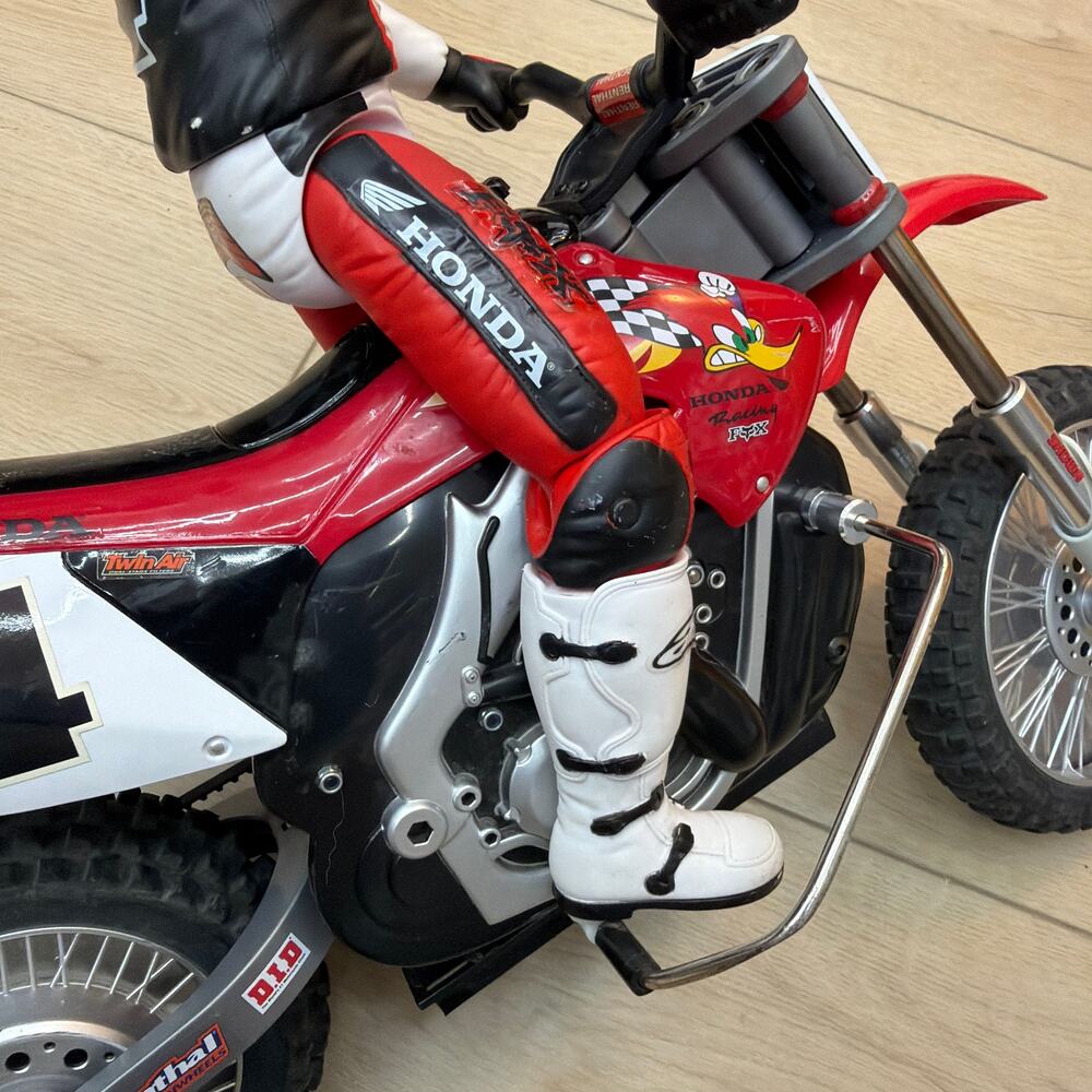 Vintage RadioShack Ricky Carmichael 1/4 Scale R/C Dirt Bike Honda Untested - Picture 11 of 17